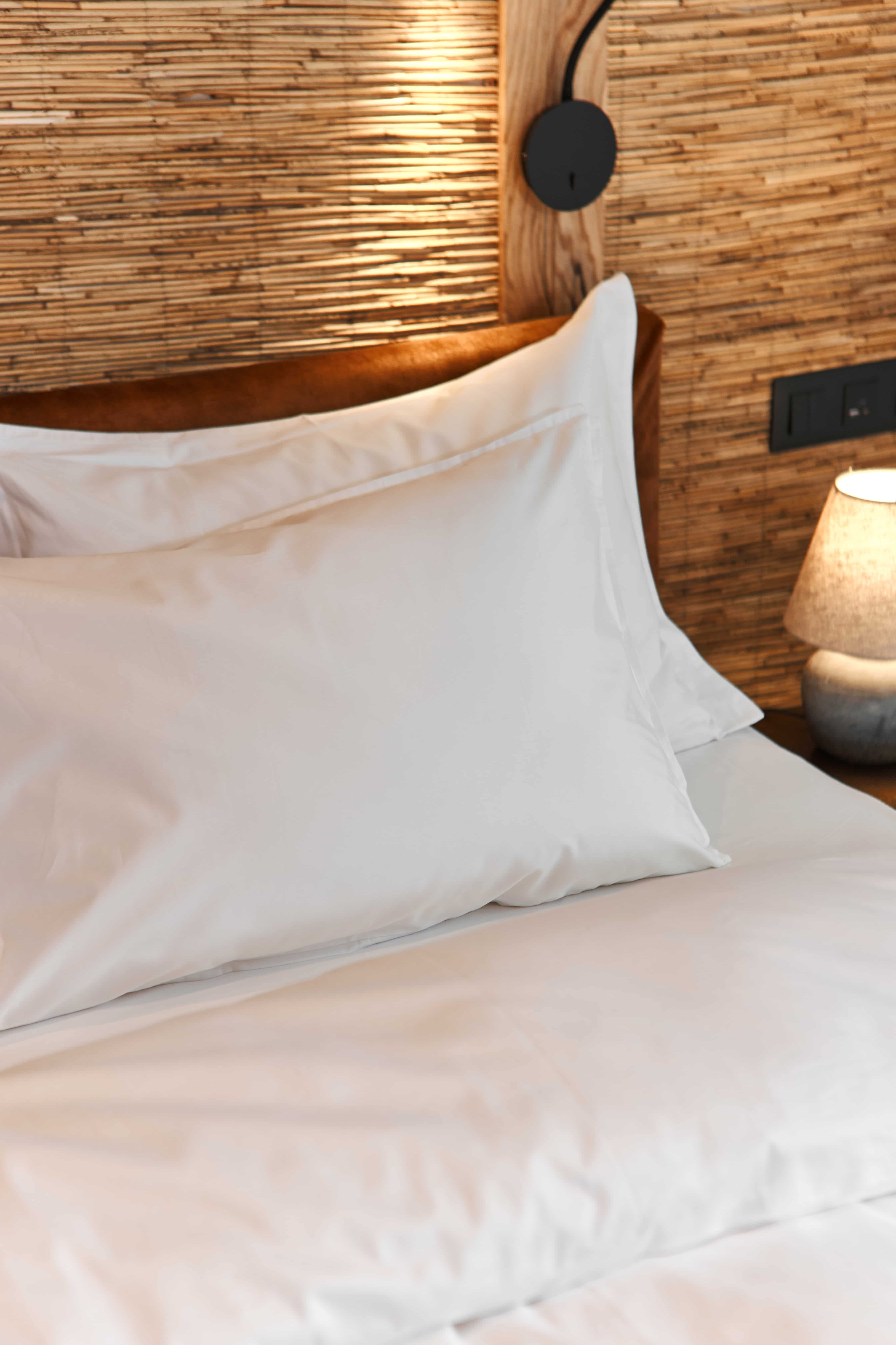 Постільна білизна FLAT WHITE SATIN TC400 з  кантом білим 3
